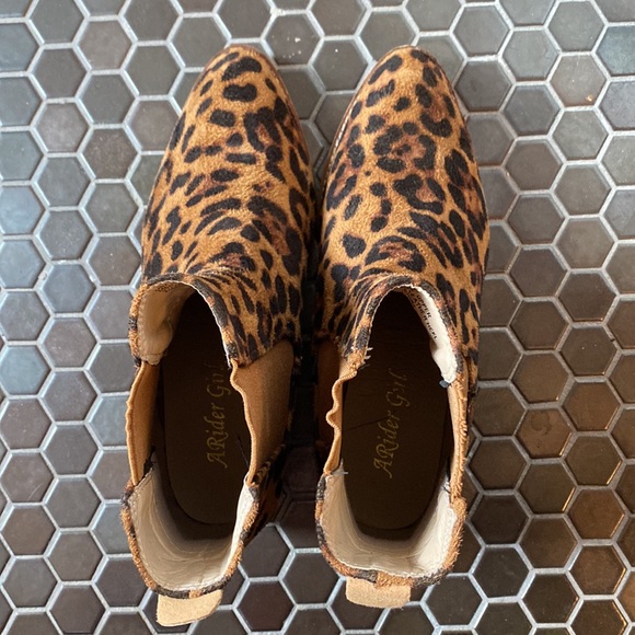 ARider Girl women’s leather leopard print booties with wood stacked heel - Picture 2 of 7